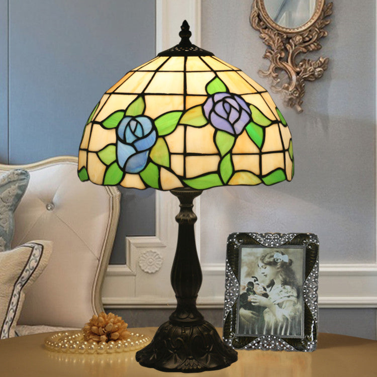 Traditional Tiffany Round Dome Flower Zinc Alloy Base Stained Glass 1-Light Table Lamp For Bedroom