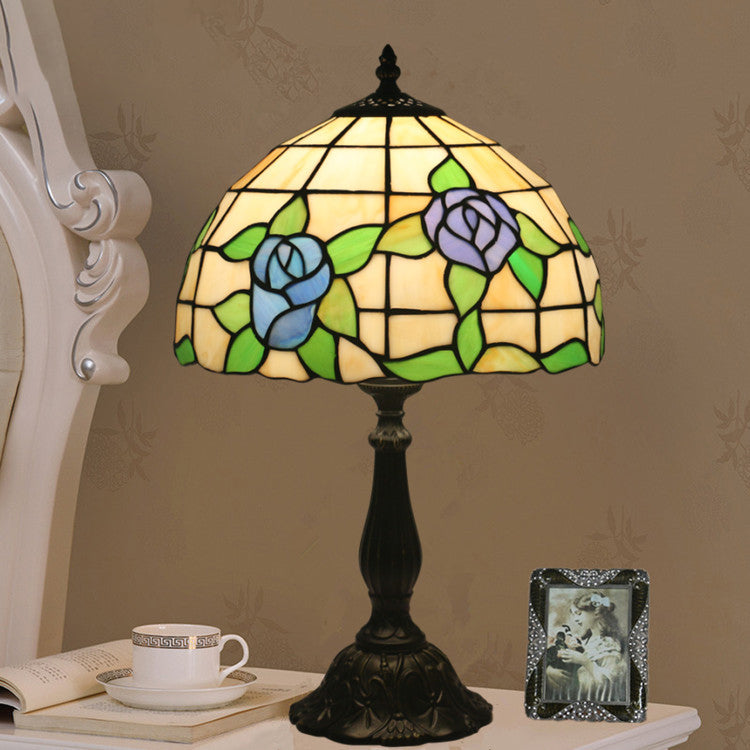 Traditional Tiffany Round Dome Flower Zinc Alloy Base Stained Glass 1-Light Table Lamp For Bedroom