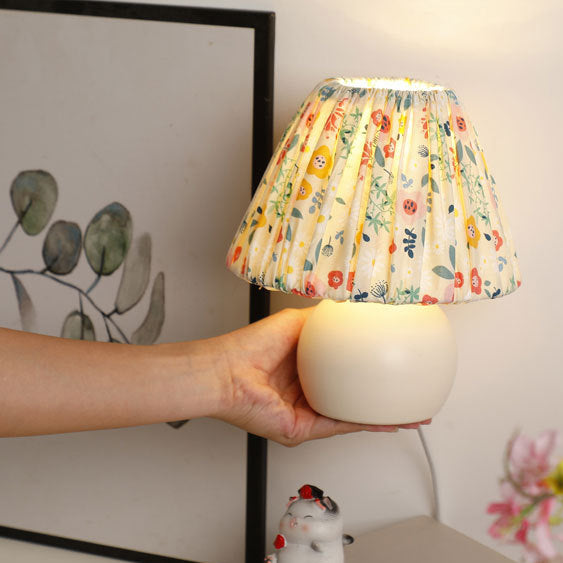 Traditional European Pastoral Floral Pattern Fabric Shade Ceramic Round Base 1-Light Table Lamp For Bedroom