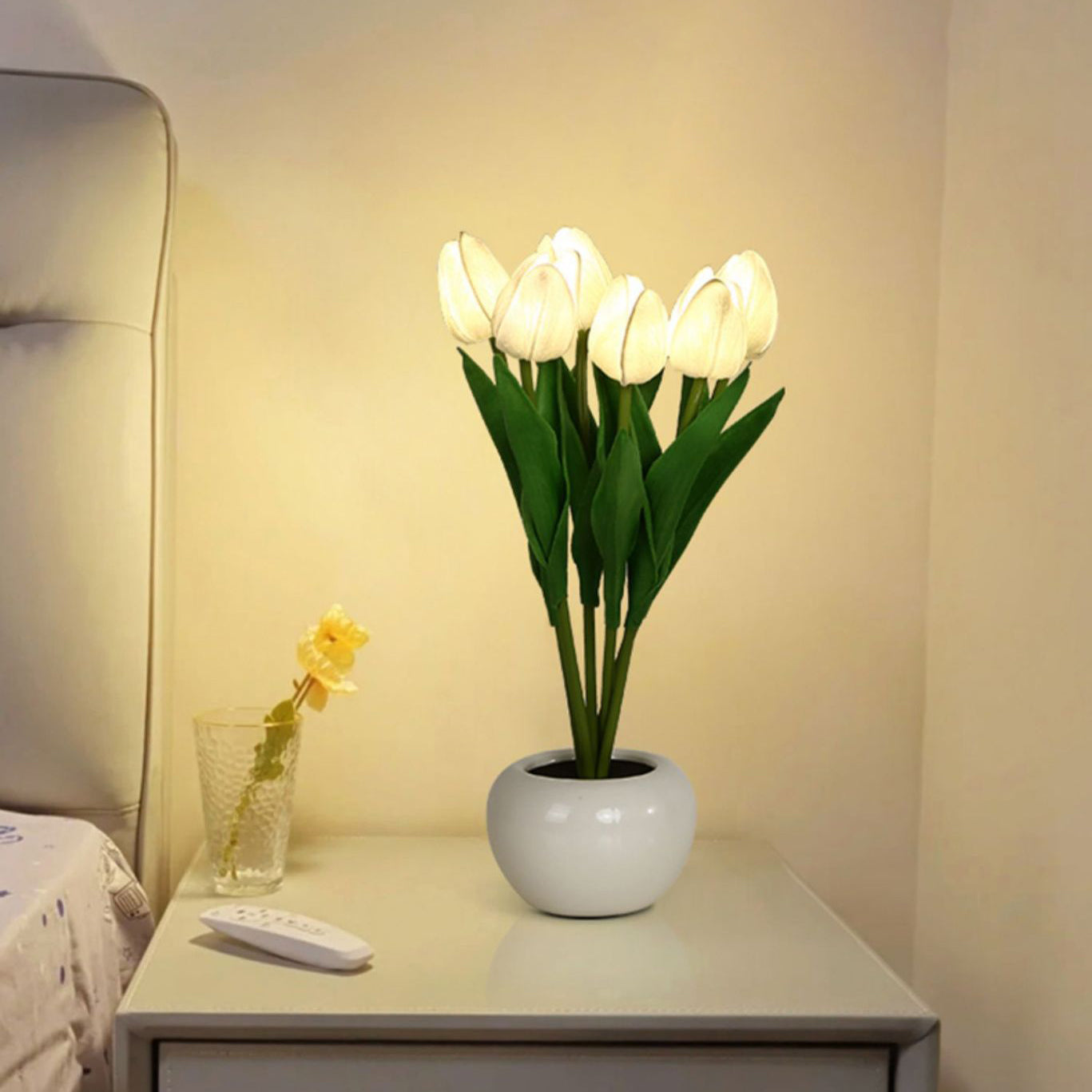 Modern Art Deco PU Ceramic Tulip Simulated Flower LED Table Lamp For Bedside